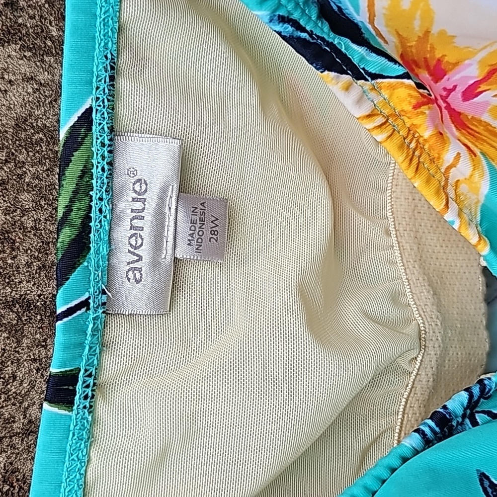 Avenue Bright Floral Tiered bathing suit top size 28W - Picture 3 of 11